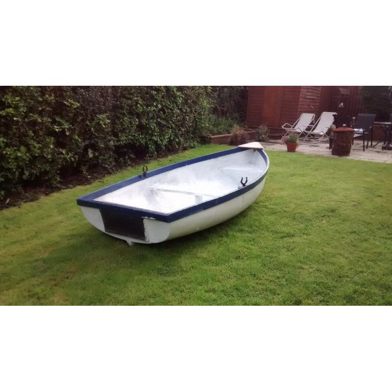 Dinghy fibreglass 10 feet 10'.