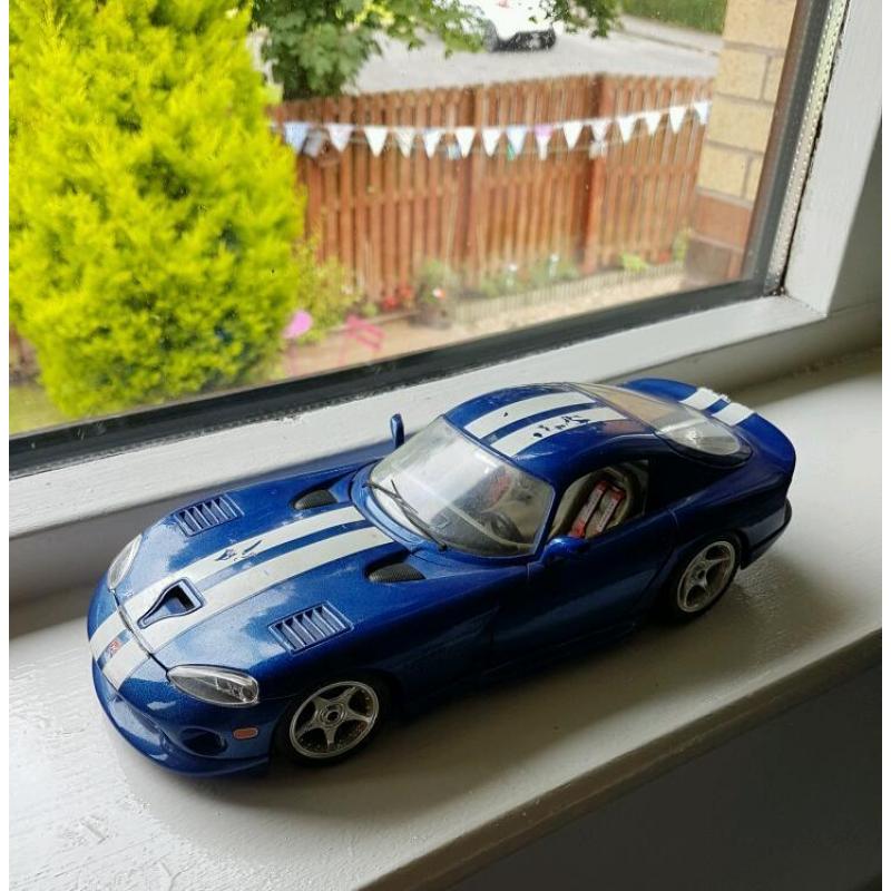 Diecast bburago dodge viper