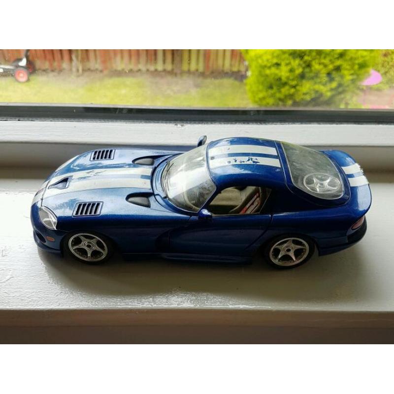 Diecast bburago dodge viper