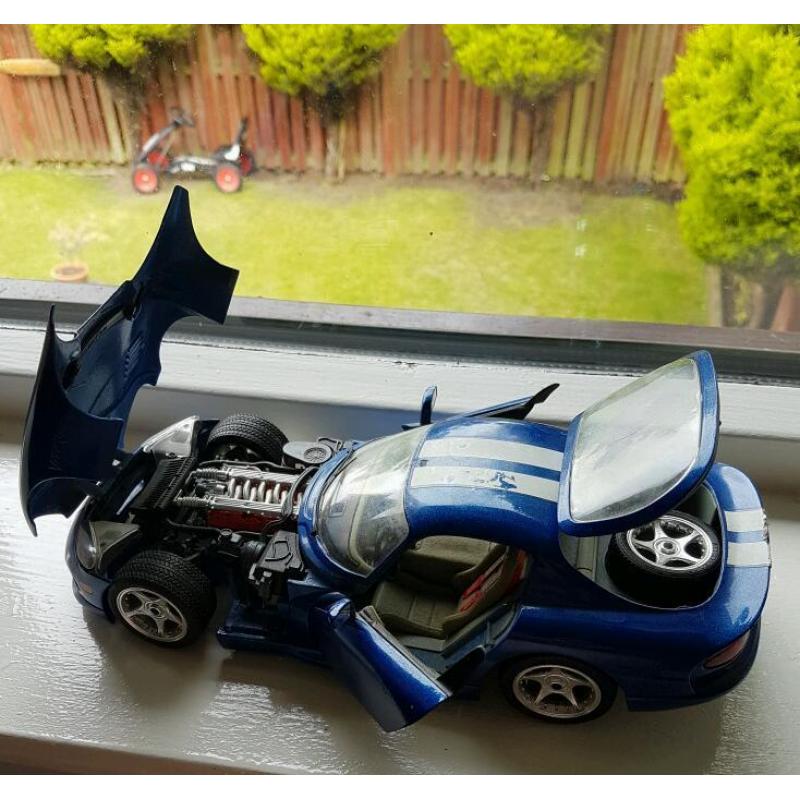 Diecast bburago dodge viper