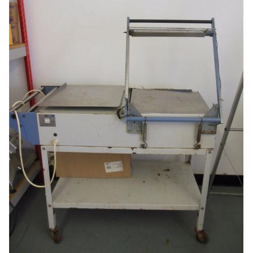 Sealing machine