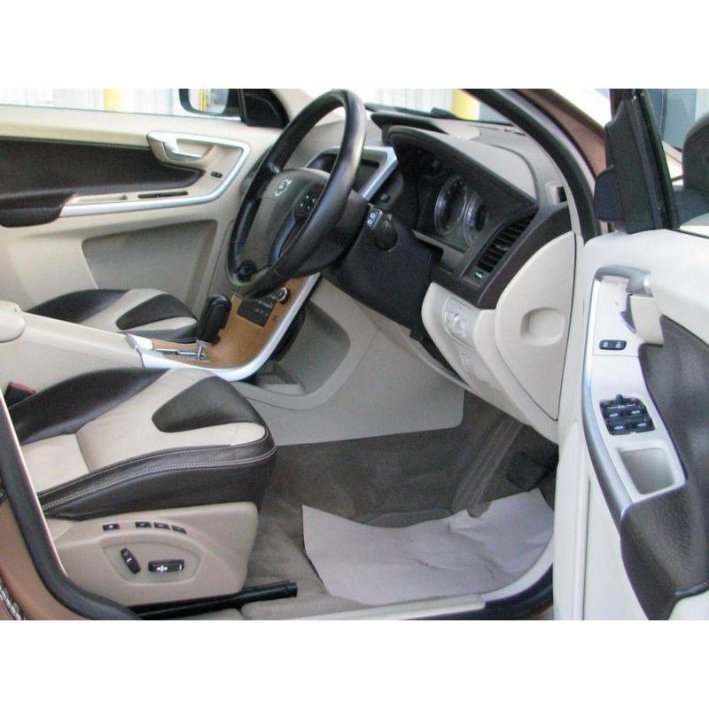 Volvo XC60 2.4 AWD ( 185ps ) Geartronic D5 SE Lux