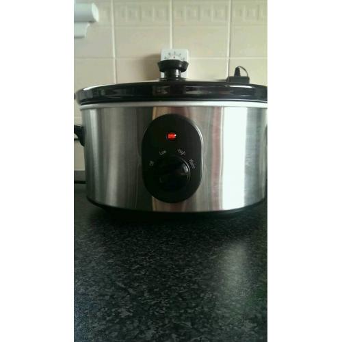 Slow cooker