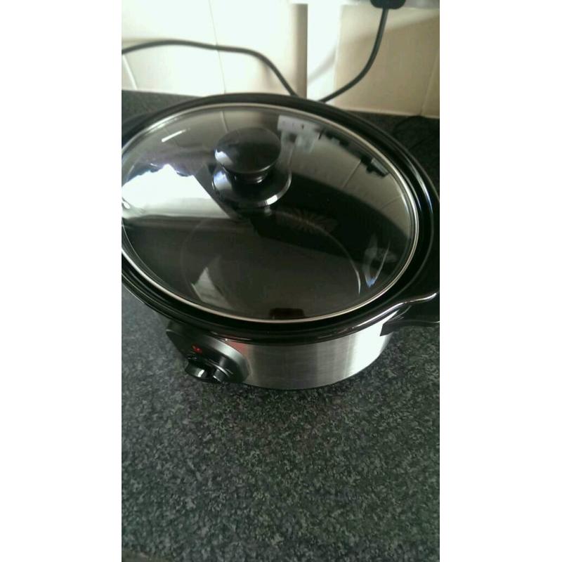 Slow cooker