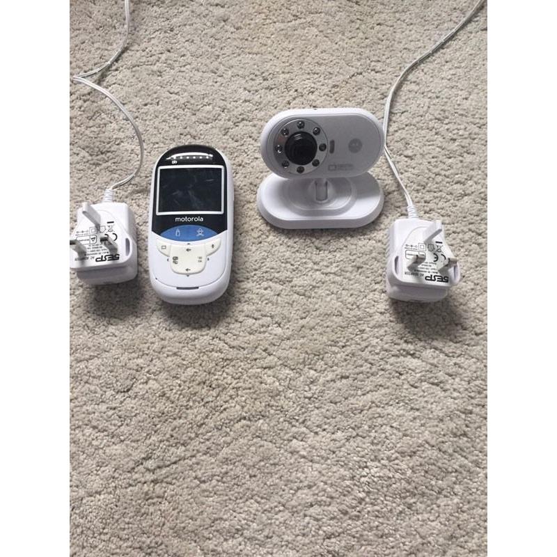 Motorola MBP27T Digital Video Baby Monitor with No-Touch IR Sensor