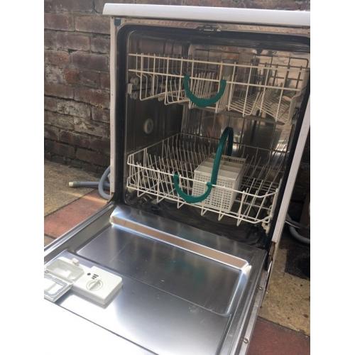 Hot point Dishwasher