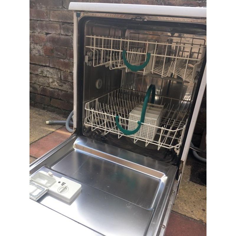 Hot point Dishwasher