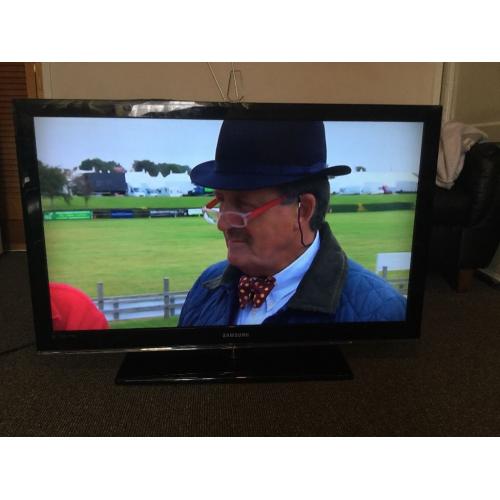 40" SAMSUNG LE40C530F1W HD LCD TV WITH BUILT IN FREEVIEW IN GREAT CONDITION.
