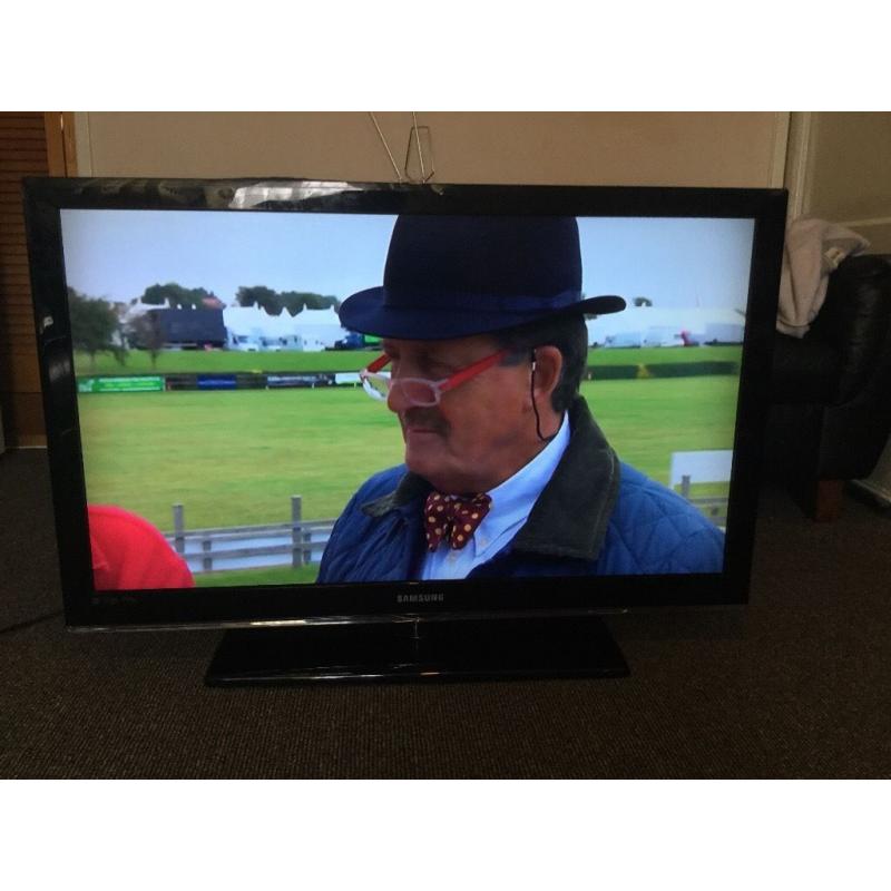 40" SAMSUNG LE40C530F1W HD LCD TV WITH BUILT IN FREEVIEW IN GREAT CONDITION.