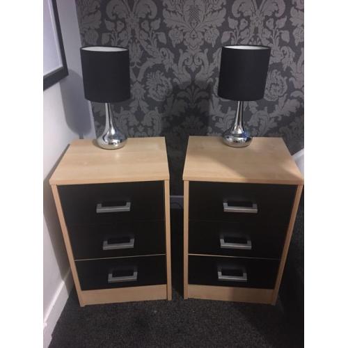Bedside tables & lamps
