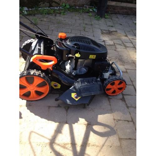 Honda self propelled lawnmower 4 in 1 new