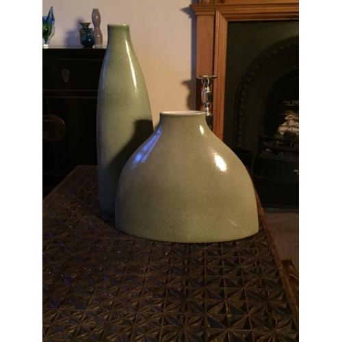 2 Habitat vases
