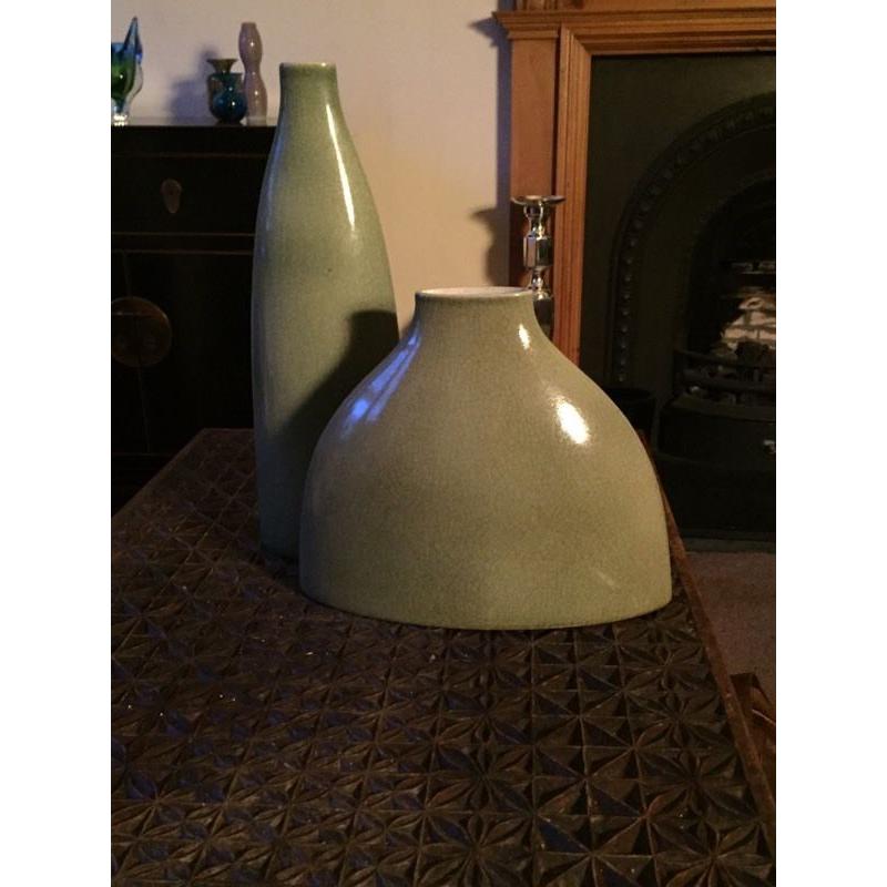 2 Habitat vases