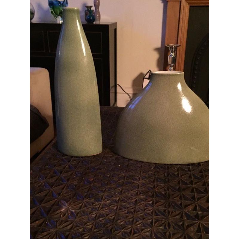 2 Habitat vases