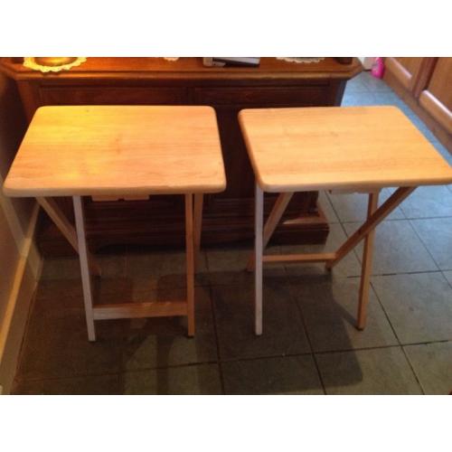 Pair of foldable pine tables