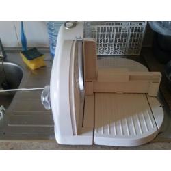 Electric bread and ham slicer