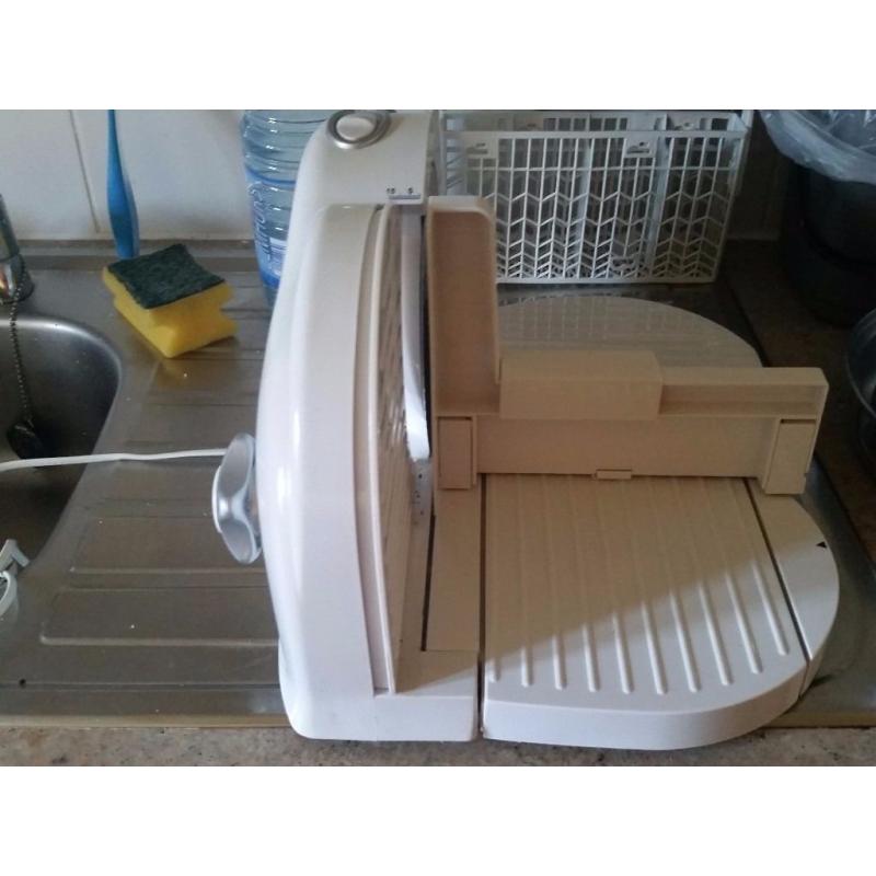 Electric bread and ham slicer