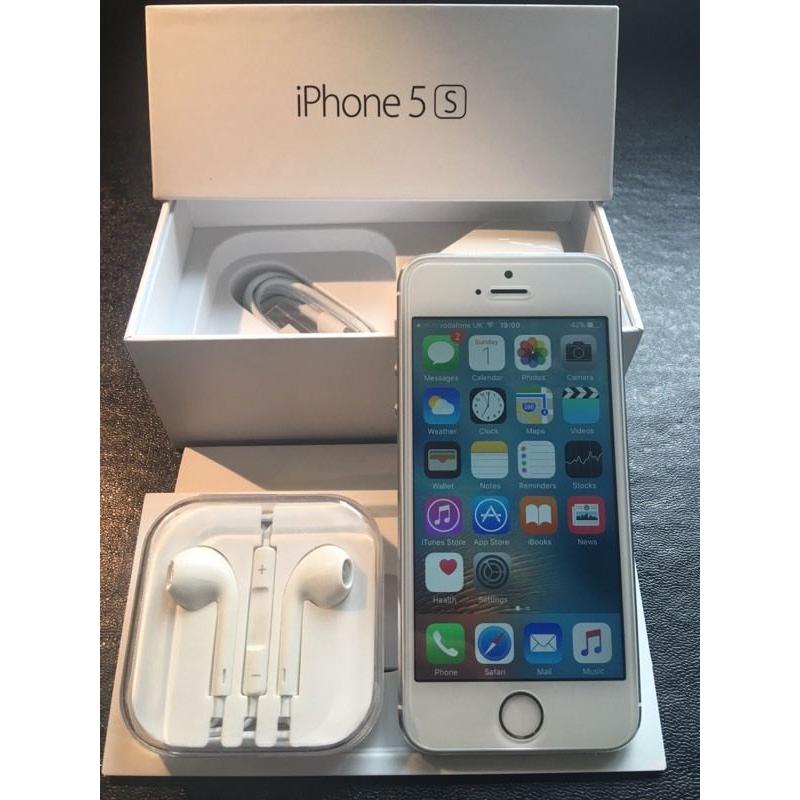 IPHONE 5S silver 16gb ???? on O2 giffgaff tesco networks in mint condition (txt Chris 07462496929)