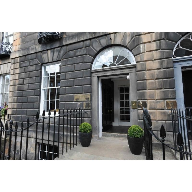 Beauty Therapists & Nail Technicians needed for busy West End Salon/Spa