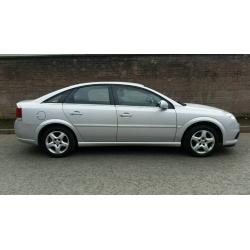 2007 Vectra Exlcusiv in Silver. April 2017 MOT. Mondeo Primera mazda passat.