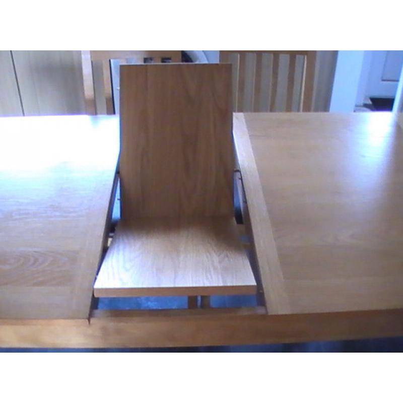 wooden dininig table and 4 chairs. Middle section to make table bigger also