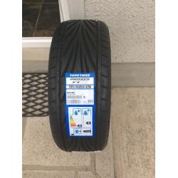 2 Toya tyres