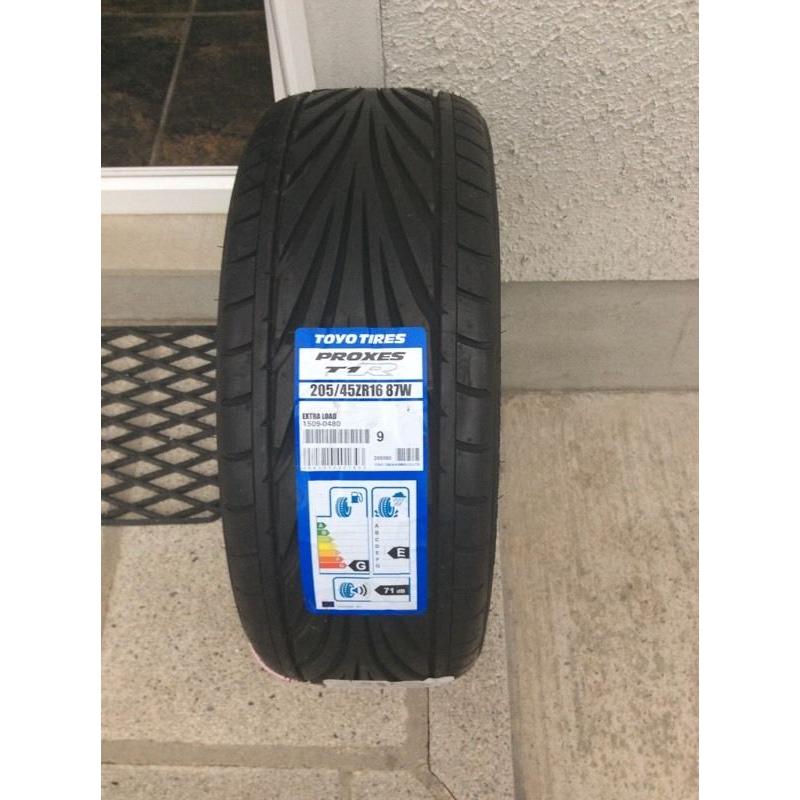 2 Toya tyres