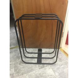 Wall mounted towel rail for salon