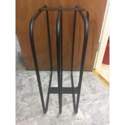 Wall mounted towel rail for salon