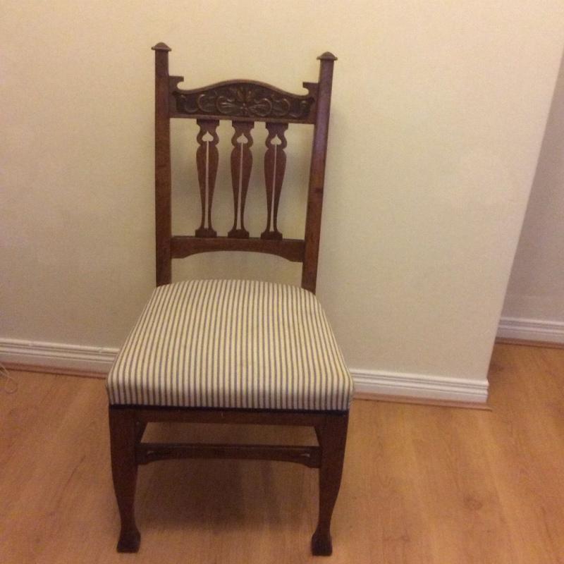 Set of 4 oak arts and crafts chairs