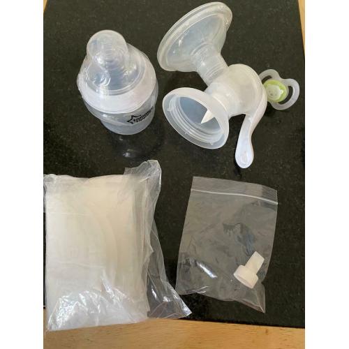Manual breast pump