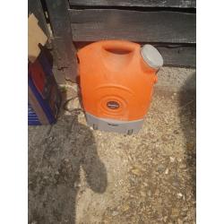 Seeley rechargeable pressure washer