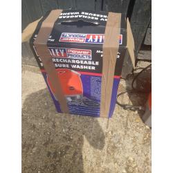 Seeley rechargeable pressure washer