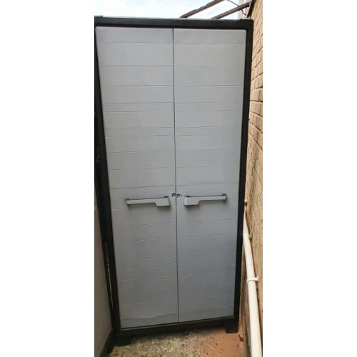 Storage cabinet