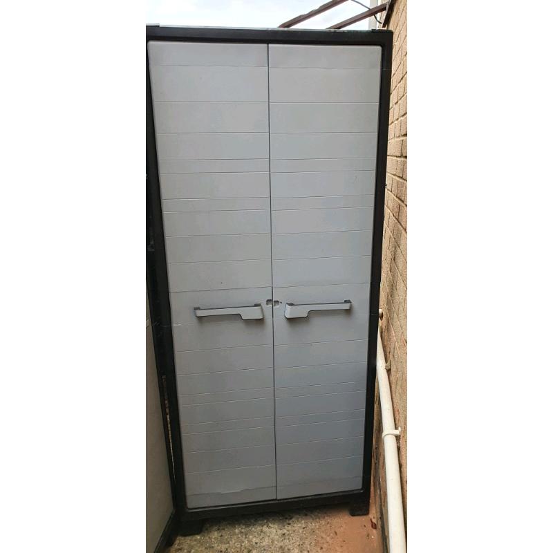Storage cabinet