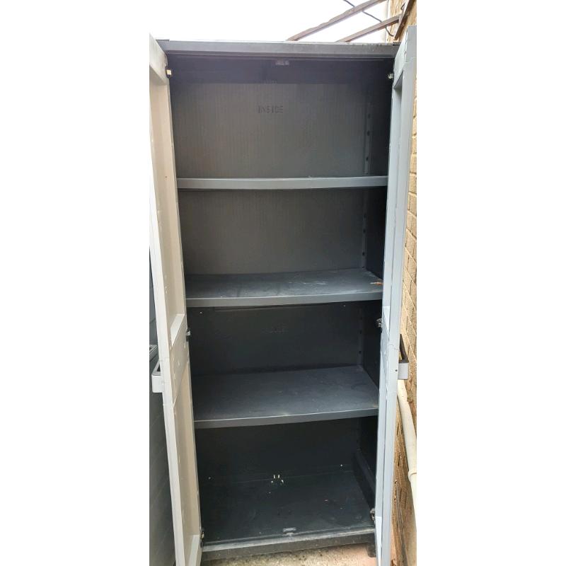 Storage cabinet