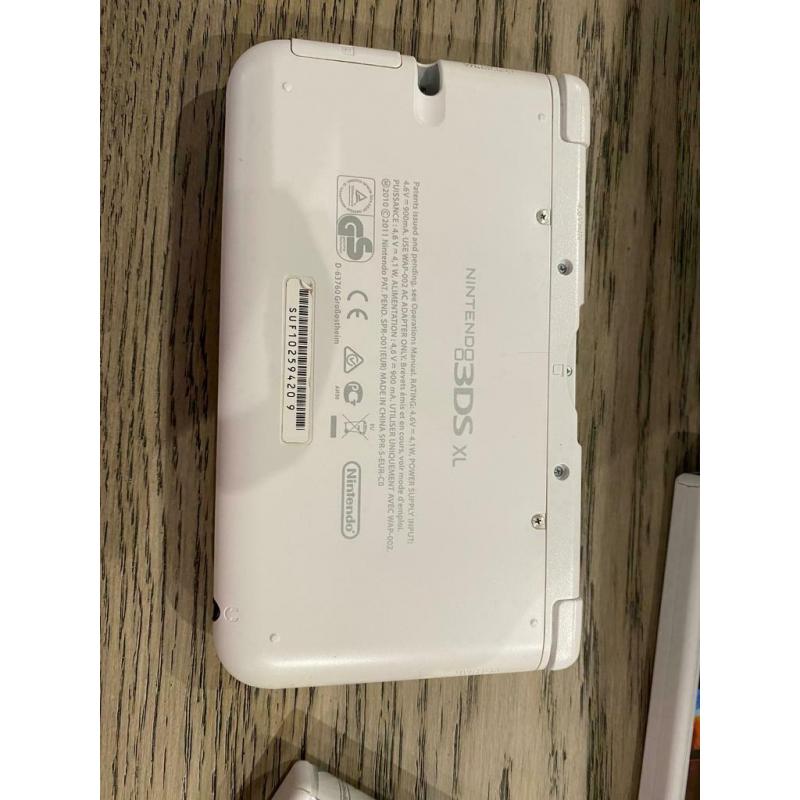 Nintendo 3DS XL games console handheld and games
