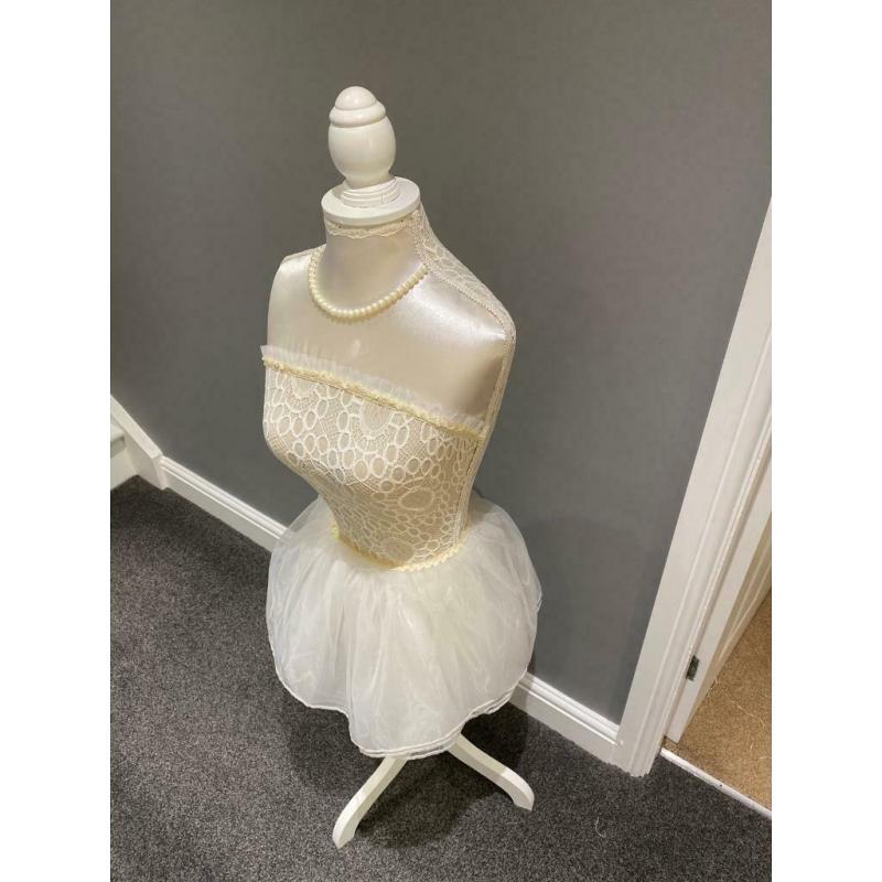 Ballerina mannequin