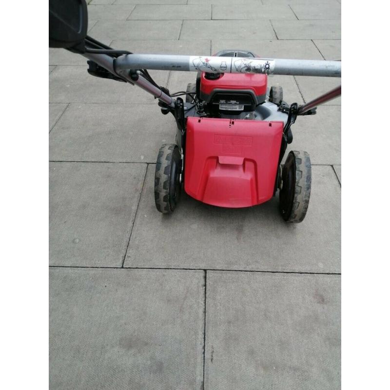 Mountfield SP535 HW petrol lawn mower with Honda GCV190 auto choke engine