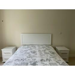 COLLINGWOOD BATCHELLOR OPERA COMPLETE SET OF BEDROOM FURNITURE IN NEW CONDITION