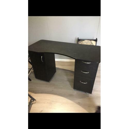 Make-up or nail table