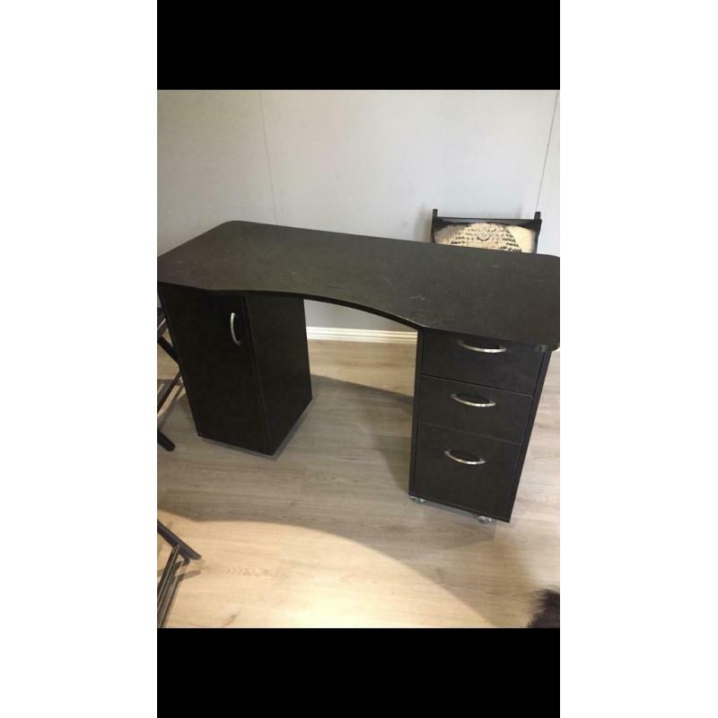 Make-up or nail table