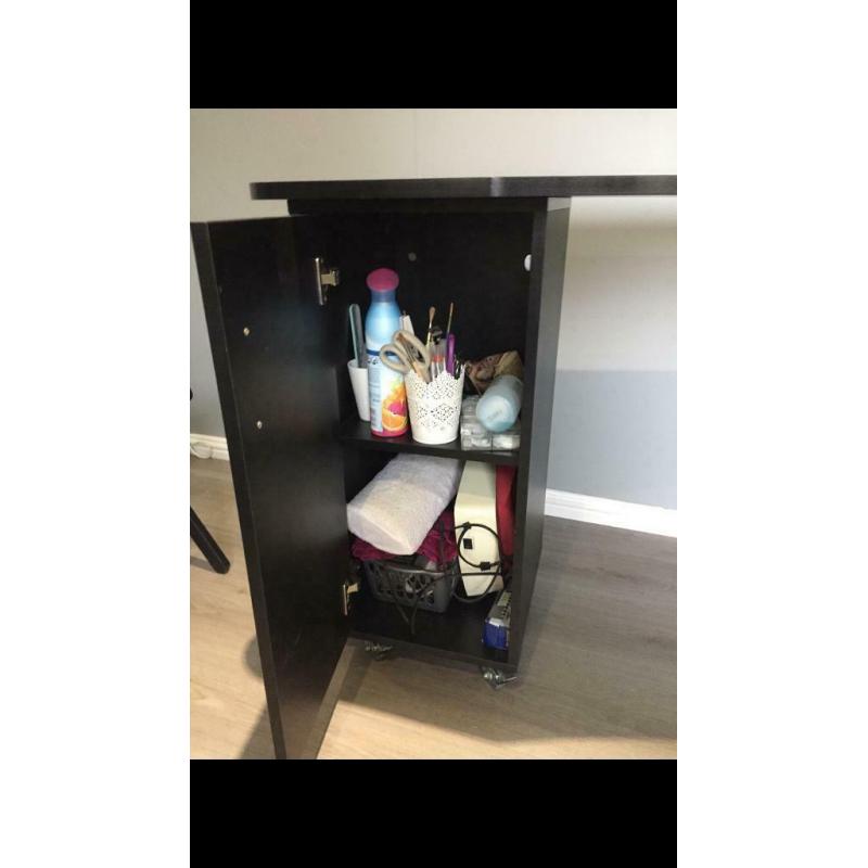 Make-up or nail table