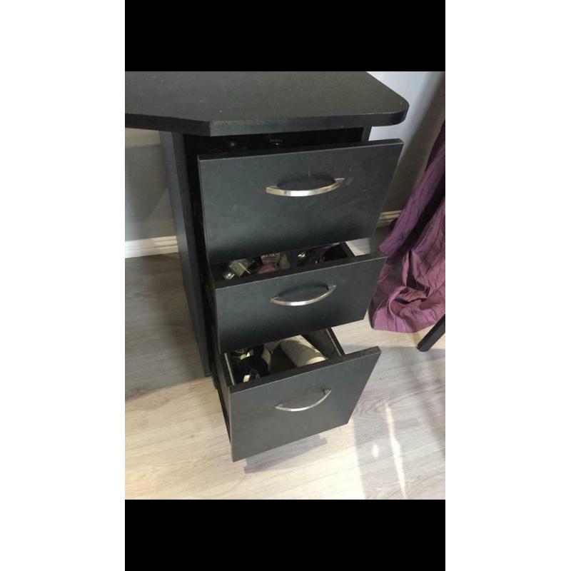 Make-up or nail table