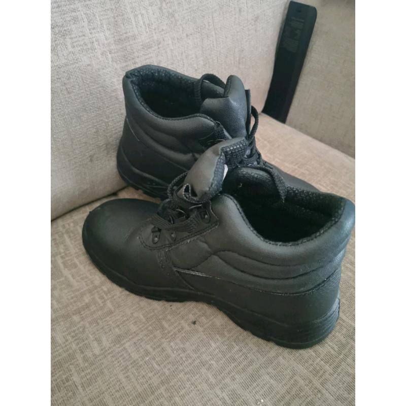 Safety shoes size 6