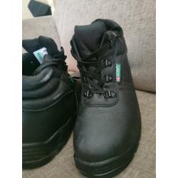 Safety shoes size 6