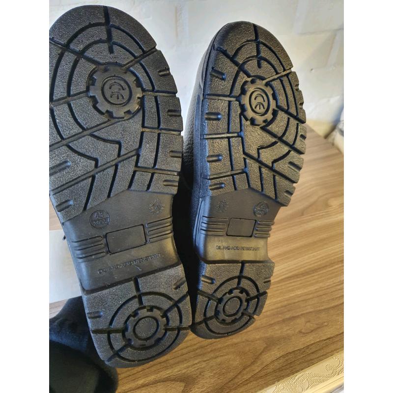 Work shoes