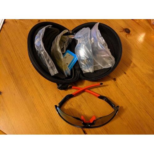 Sunglasses with interchangeable lenses