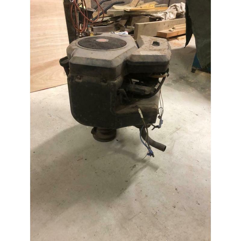 Briggs & Stratton V- twin engine