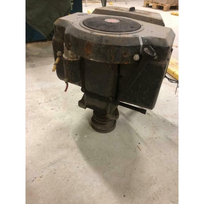 Briggs & Stratton V- twin engine